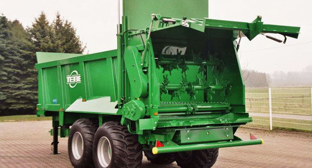 Tebbe Manure Spreaders on Field